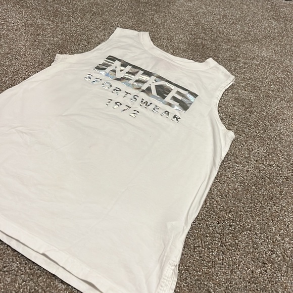 Nike sleeveless tank top - Picture 3 of 5